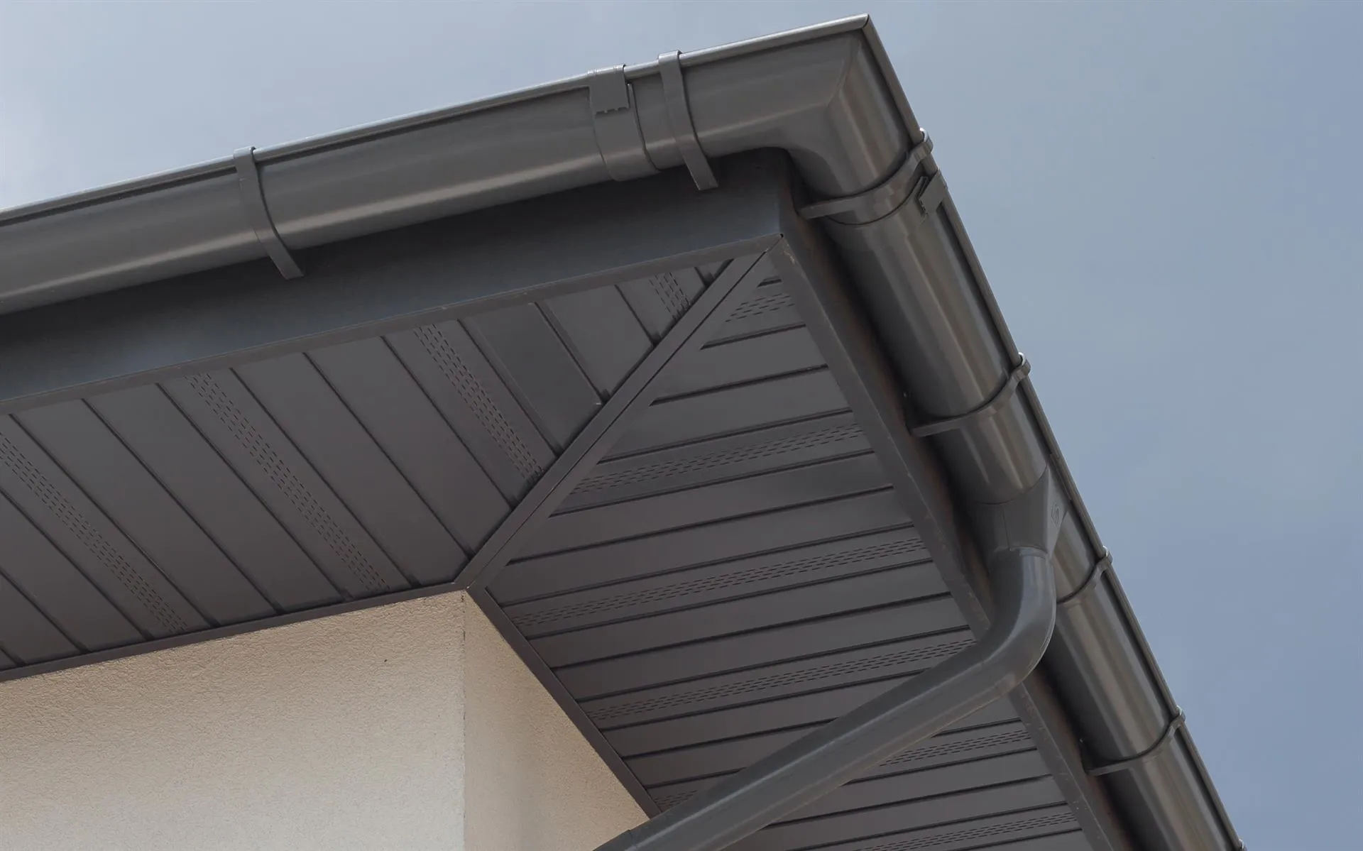 podbitka-dachowa-soffit-zblizenie-od-dolu.tmb-1920v